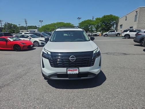 Everest White Pearl Tricoat 2026 Nissan Pathfinder Platinum