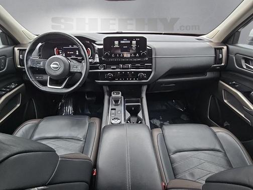 2023 Nissan Pathfinder Platinum 4WD