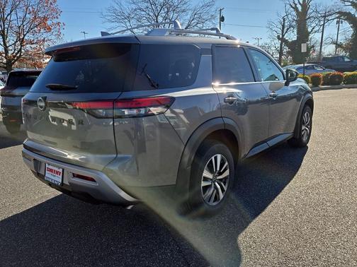 2025 Nissan Pathfinder SL 4WD