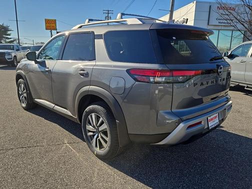 2025 Nissan Pathfinder SL 4WD