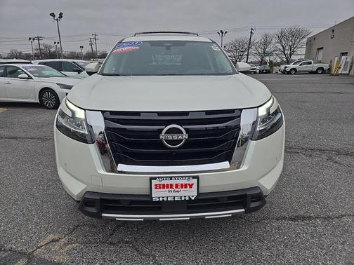 2023 Nissan Pathfinder SL 4WD