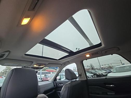 2023 Nissan Pathfinder SL 4WD