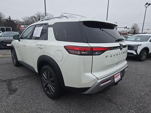 2023 Nissan Pathfinder SL 4WD