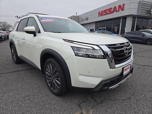 2023 Nissan Pathfinder SL 4WD
