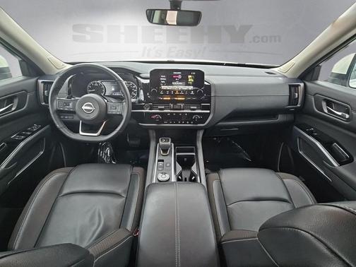 2023 Nissan Pathfinder SL 4WD
