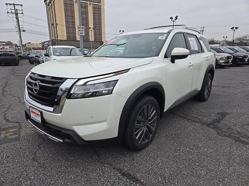 2023 Nissan Pathfinder SL 4WD