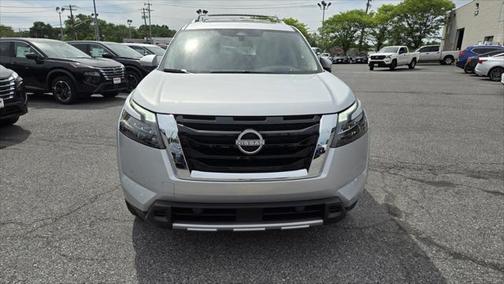 2025 Nissan Pathfinder Platinum 4WD