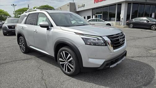 2025 Nissan Pathfinder Platinum 4WD