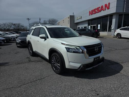 2023 Nissan Pathfinder SL 4WD