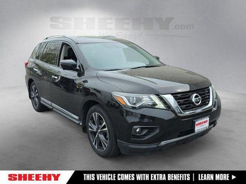 Magnetic Black Metallic 2017 Nissan Pathfinder Platinum