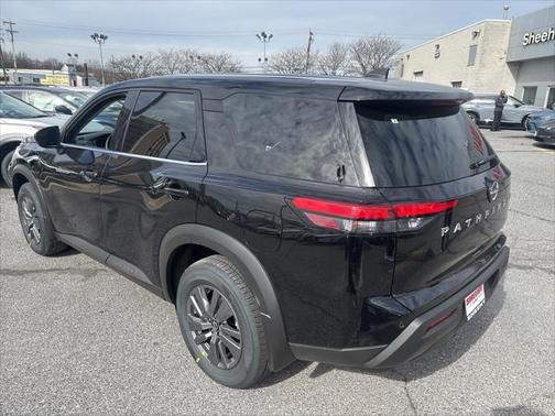 2025 Nissan Pathfinder S