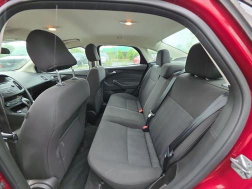 RUBY RED TINTED CLEARCOAT 2017 Ford Focus SE