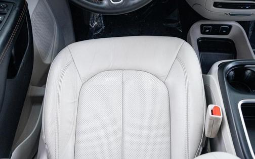 Photo 3 of 34 of 2017 Chrysler Pacifica Touring-L Plus