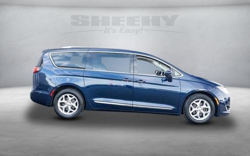 Photo 4 of 34 of 2017 Chrysler Pacifica Touring-L Plus