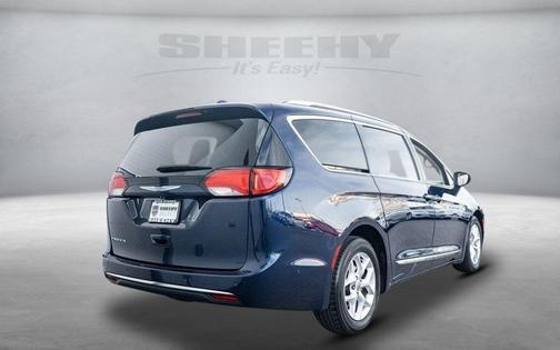 Photo 5 of 34 of 2017 Chrysler Pacifica Touring-L Plus