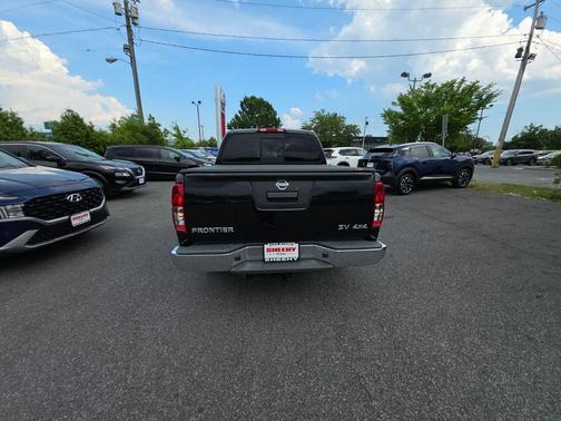 Magnetic Black Pearl 2020 Nissan Frontier SV