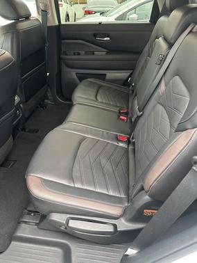 2024 Nissan Pathfinder Platinum FWD