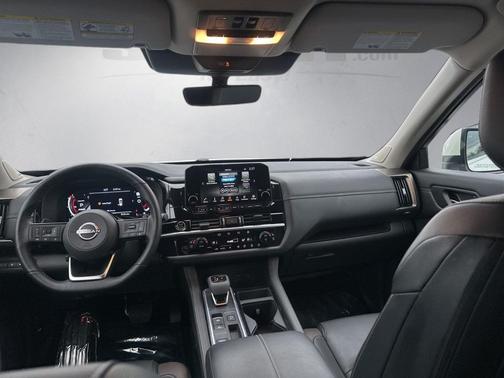 2024 Nissan Pathfinder Platinum FWD