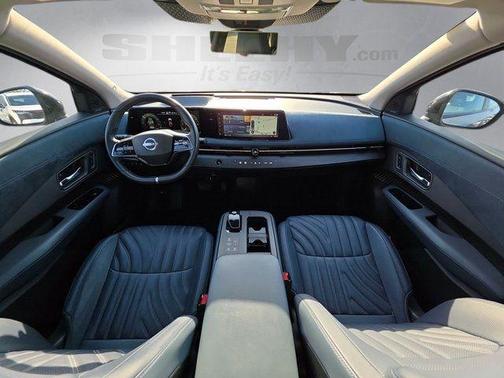 Boulder Gray Pearl/Black Diamond Pearl 2023 Nissan ARIYA PLATINUM+