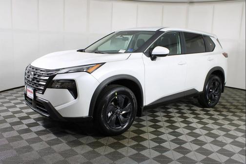 Everest White Pearl Tricoat 2026 Nissan Rogue SV