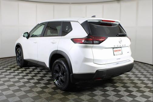 Everest White Pearl Tricoat 2026 Nissan Rogue SV
