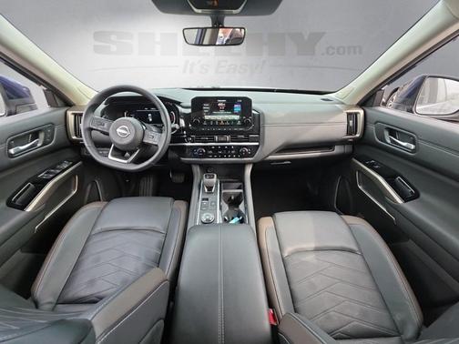 2025 Nissan Pathfinder Platinum 4WD