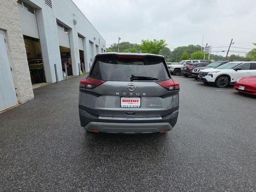 Gun Metallic 2021 Nissan Rogue SV