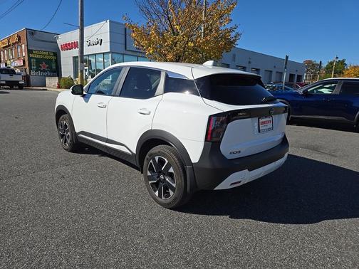 2025 Nissan Kicks SV