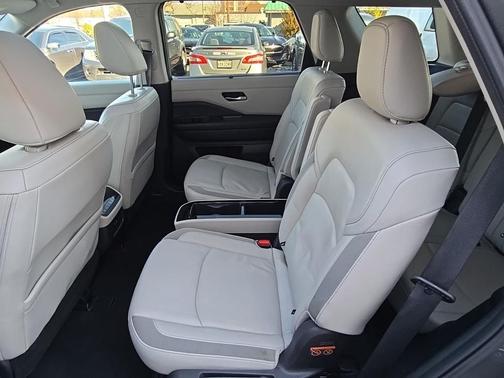 2023 Nissan Pathfinder SL 4WD