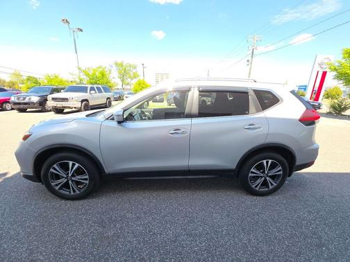 Brilliant Silver Metallic 2019 Nissan Rogue SV