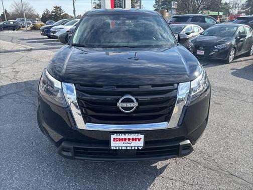 2025 Nissan Pathfinder S