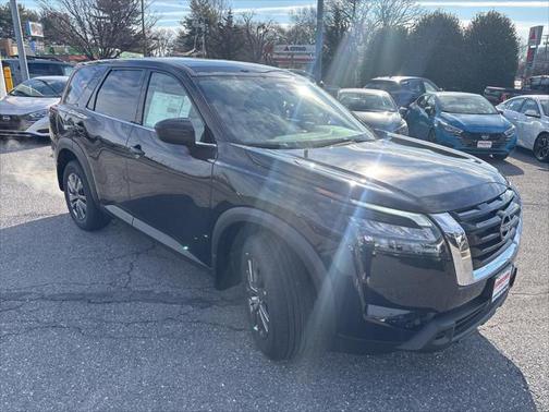 2025 Nissan Pathfinder S