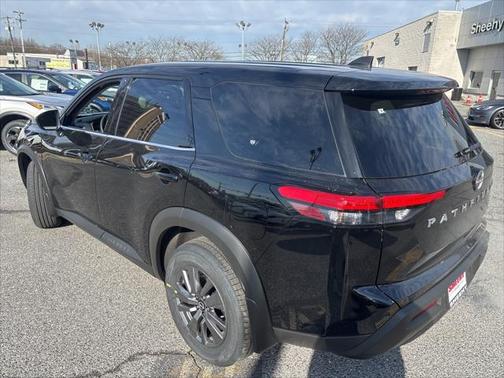 2025 Nissan Pathfinder S