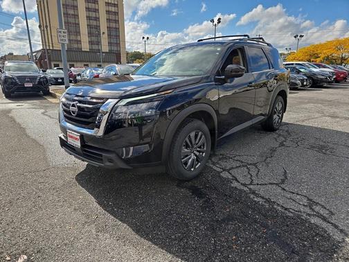 2025 Nissan Pathfinder SV 4WD