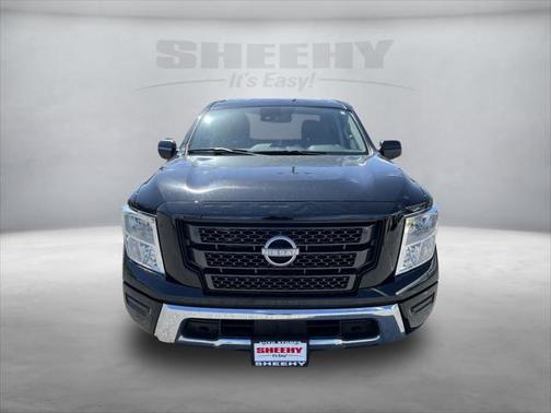 2023 Nissan Titan SV
