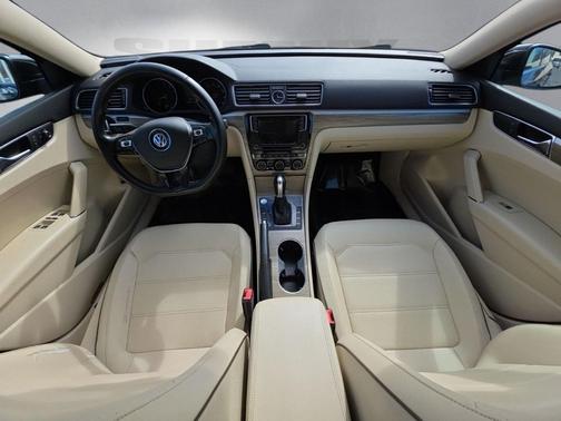 2017 Volkswagen Passat 1.8T SE w/Technology
