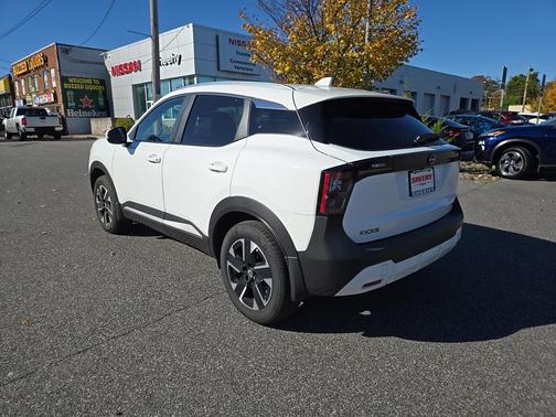 2025 Nissan Kicks SV