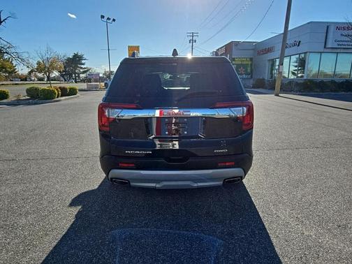 2023 GMC Acadia SLT
