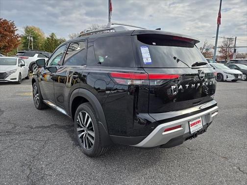 2025 Nissan Pathfinder Platinum 4WD