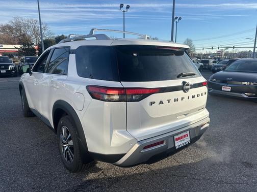 2025 Nissan Pathfinder SL 4WD