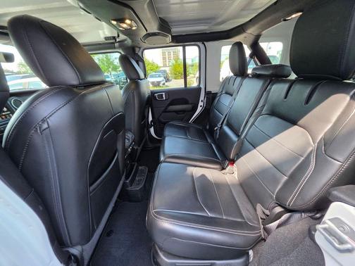 Bright White Clearcoat 2023 Jeep Wrangler 4xe Sahara