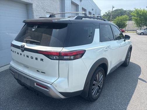 2023 Nissan Pathfinder SL 4WD