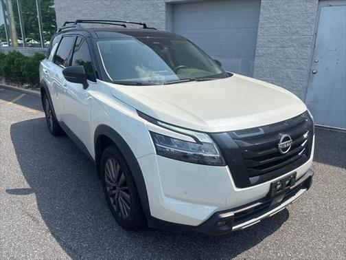 2023 Nissan Pathfinder SL 4WD