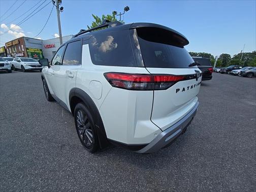 2023 Nissan Pathfinder SL 4WD