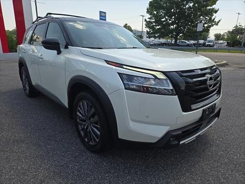 2023 Nissan Pathfinder SL 4WD