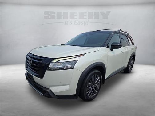 2023 Nissan Pathfinder SL 4WD