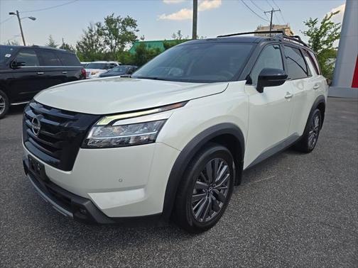 2023 Nissan Pathfinder SL 4WD