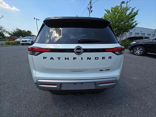 2023 Nissan Pathfinder SL 4WD