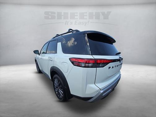 2023 Nissan Pathfinder SL 4WD