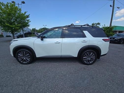 2023 Nissan Pathfinder SL 4WD